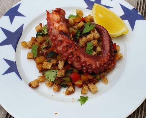Poulpe grillé aux légumes d'été