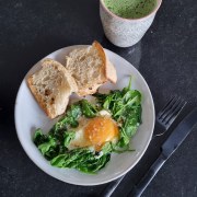 Oeufs au plat aux épinards