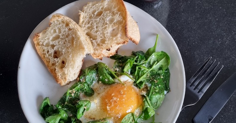 Oeufs au plat aux épinards