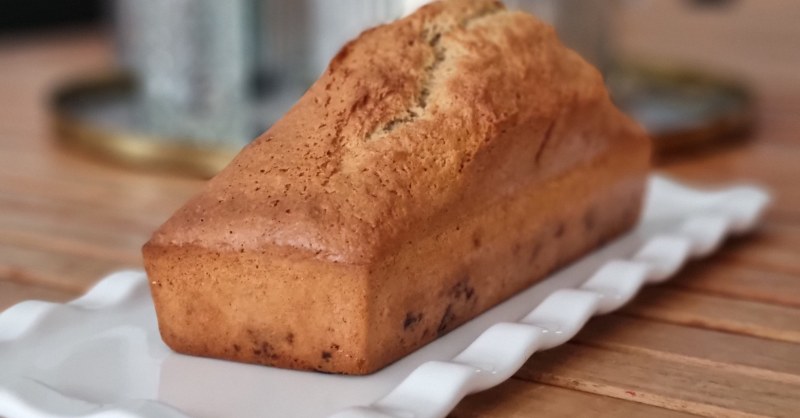 Cake purée d'amandes et pépites de chocolat