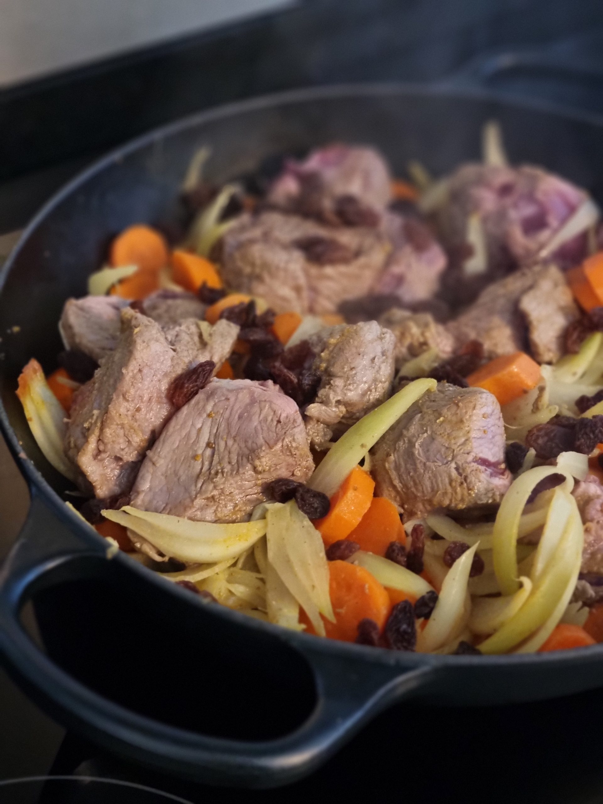 Cocotte de veau sucré salé aux carottes et raisins