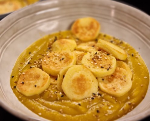 Velouté de légumes aux quenelles