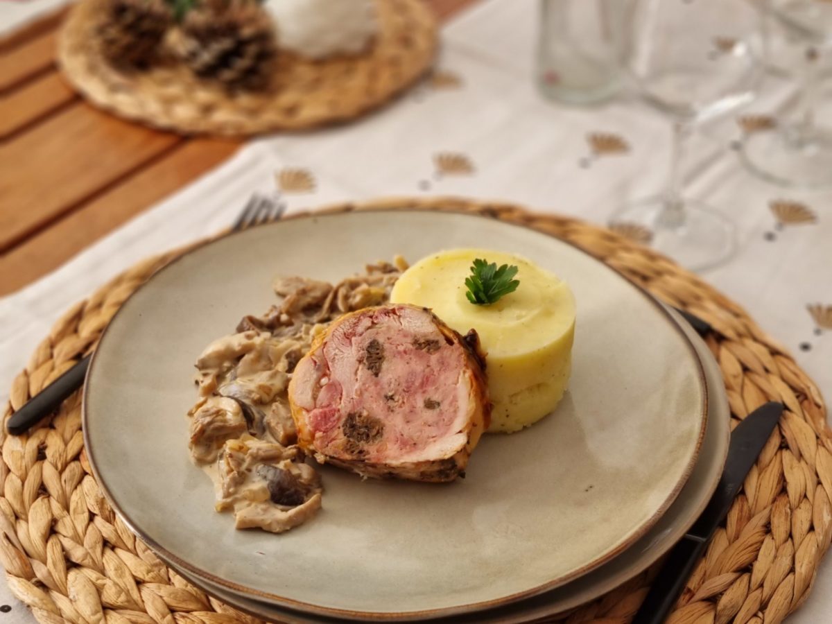 Cuisson Rôti De Poularde Farcie Au Four Rôti de poularde farcie, sauce aux champignons | Audrey Cuisine