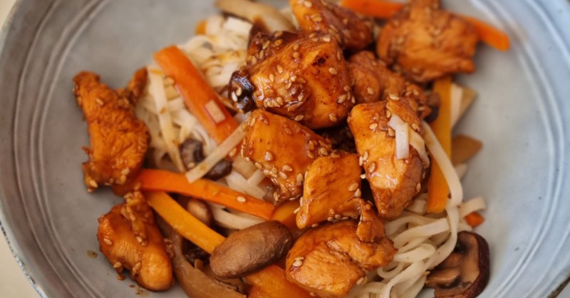 Nouilles de riz saute au wok