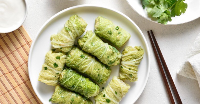 Paupiettes de chou chinois comme des raviolis asiatiques