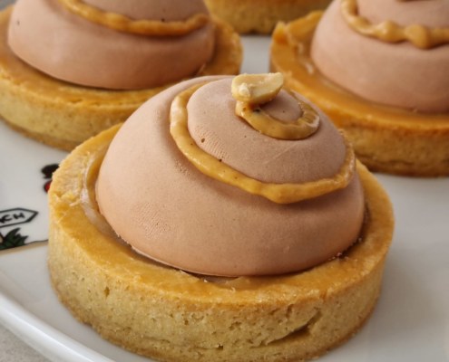 Tartelettes chocolat, caramel beurre salé et cacahuète