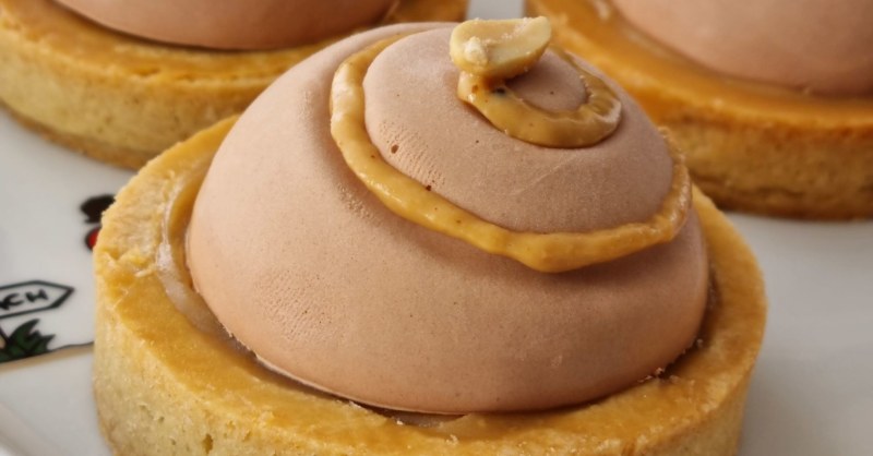 Tartelettes chocolat, caramel beurre salé et cacahuète