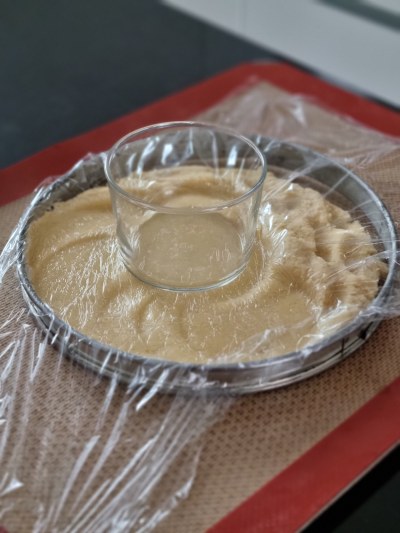 comment tasser un sablé breton dans un cercle à patisserie