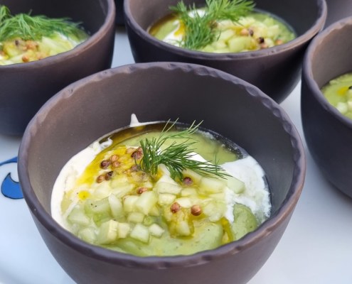 Soupe froide de petits pois et concombre