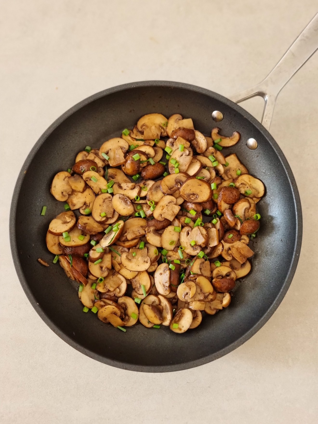 Comment faire une poêlée de champignons de Paris ? | Audrey Cuisine