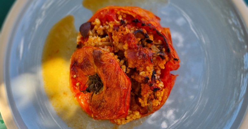 Tomates farcies au millet avec un reste de poulet rôti