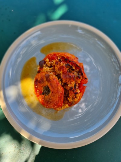 Tomates farcies au millet avec un reste de poulet rôti