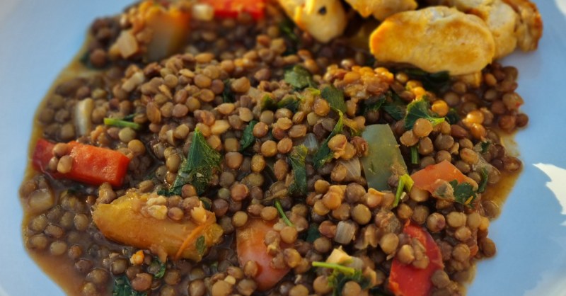 lentilles vertes aux tomates et poivrons