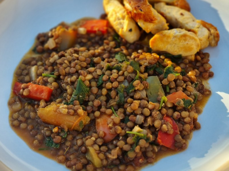 lentilles vertes aux tomates et poivrons