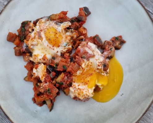 Comment faire des oeufs au plat avec des légumes