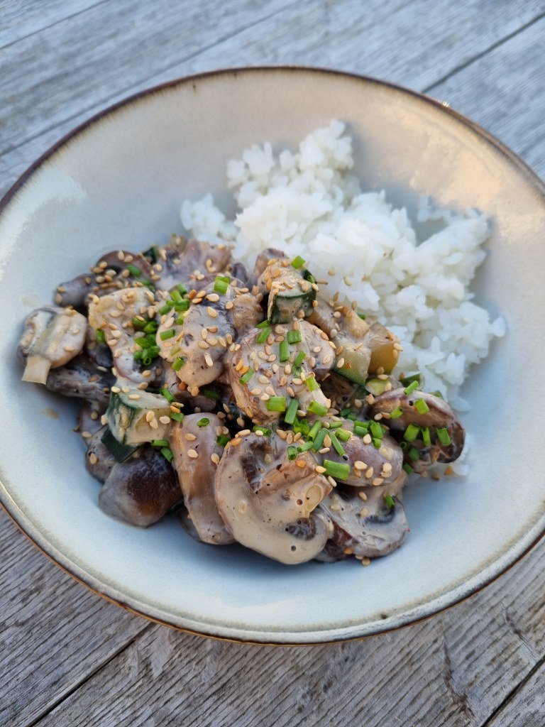 Champignons de Paris, sauce crémeuse au miso