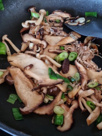 poêlée de champignons asiatiques