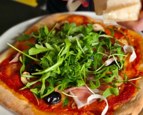 Pizza maison roquette speck