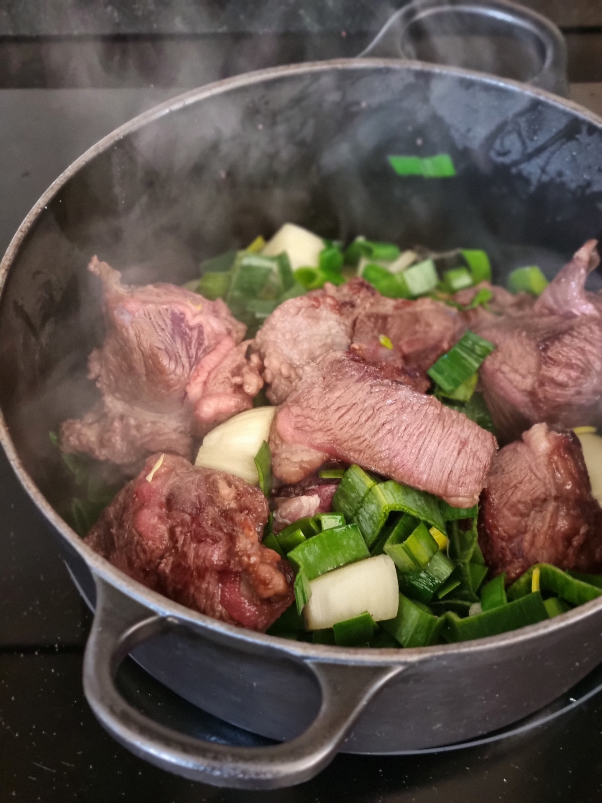 Cuisiner la joue de boeuf mijotée avec du vin rouge