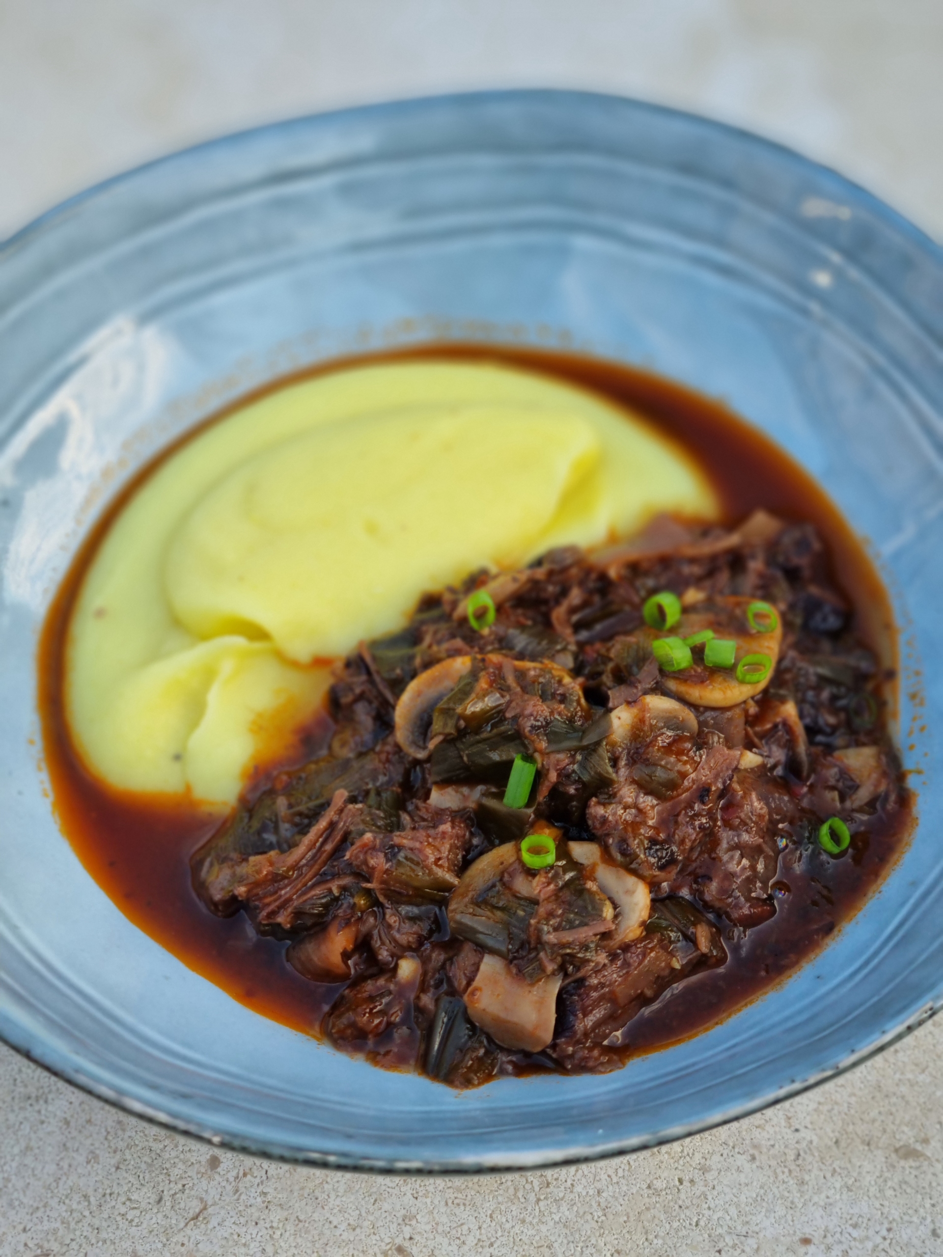 joue de boeuf mijotée avec du vin rouge