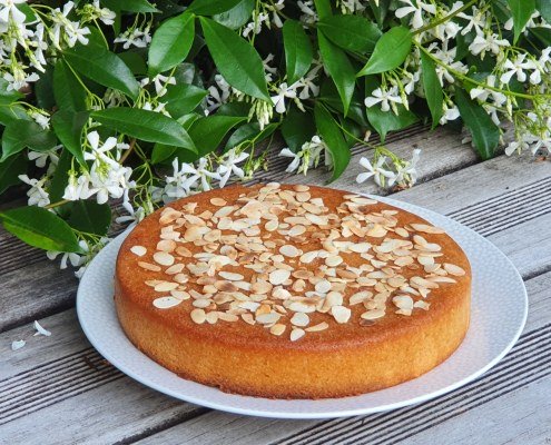 Gâteau moelleux à la vanille et amandes effilées