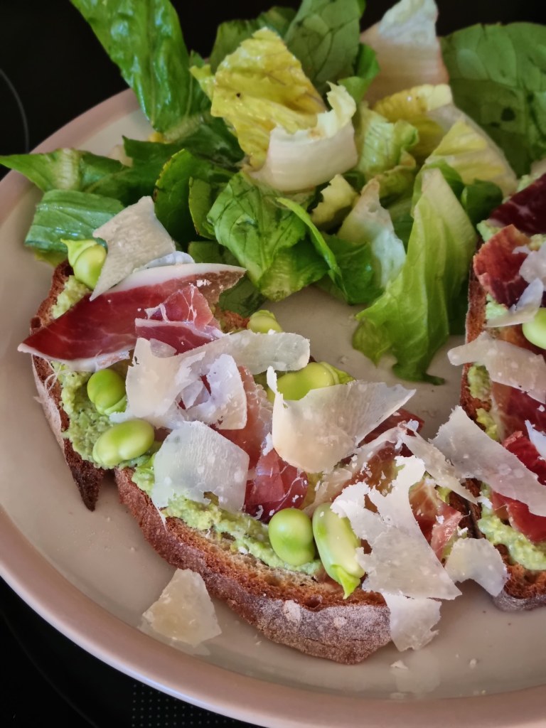 tartines aux fèves, jambon de Bayonne