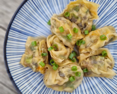 Wonton au porc, champignons noir et ciboule