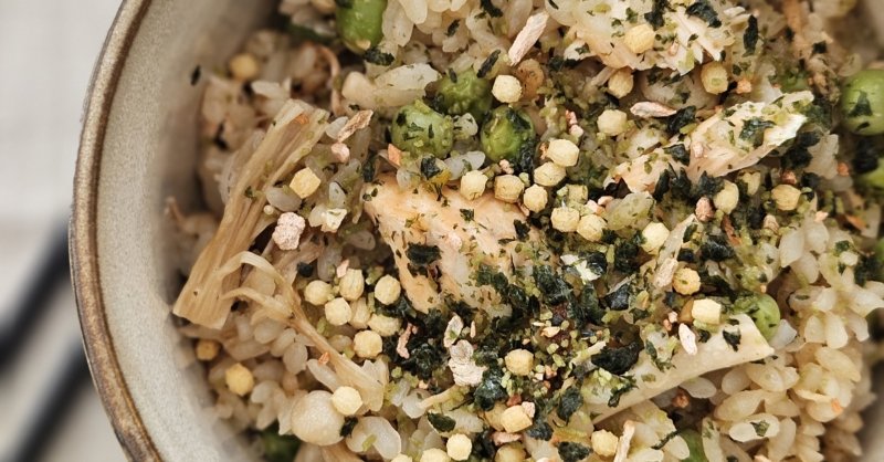 Riz japonais aux champignons, saumon et petits pois