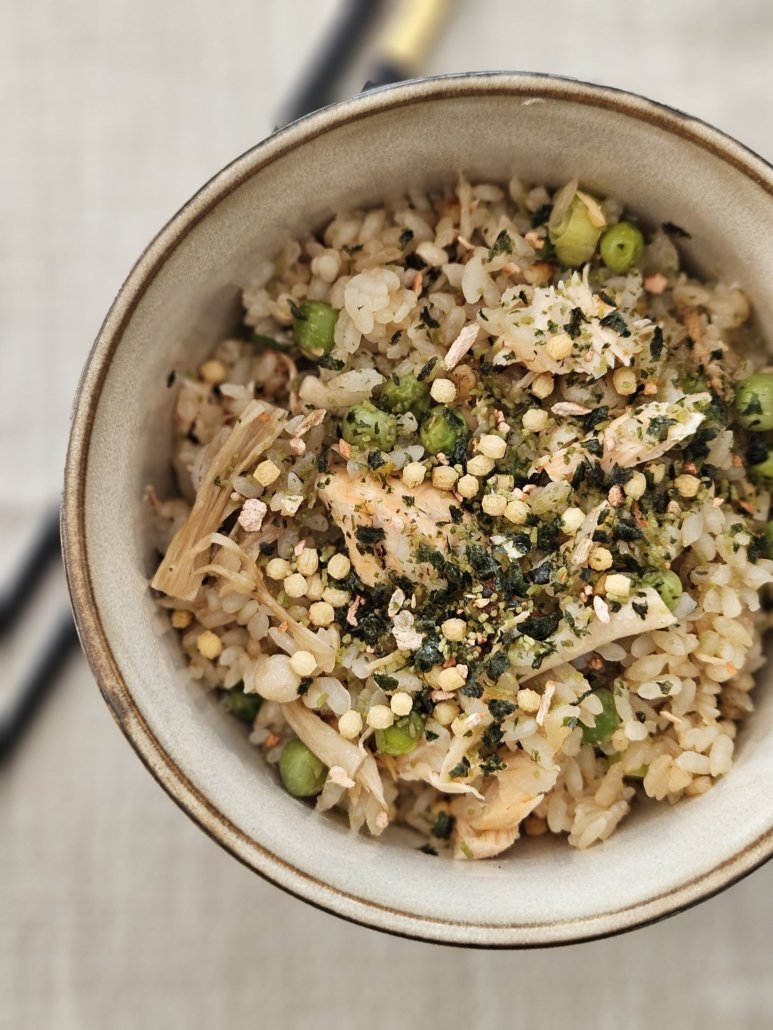 Riz japonais aux champignons, saumon et petits pois