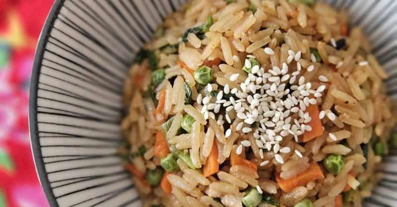 Riz sauté au poulet et carottes