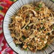 Nouilles sautées au porc haché et champignons