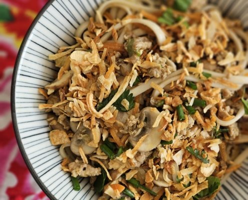 Nouilles sautées au porc haché et champignons
