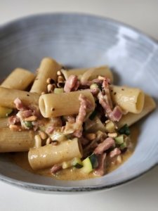 Rigatoni aux courgettes et bacon